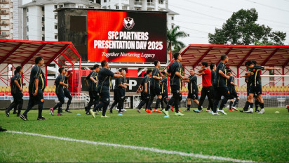 Netizen Malaysia Geram Bojan Hodak Kritik Lapangan Selangor FC: Coba Tengok Dulu Stadion Persib