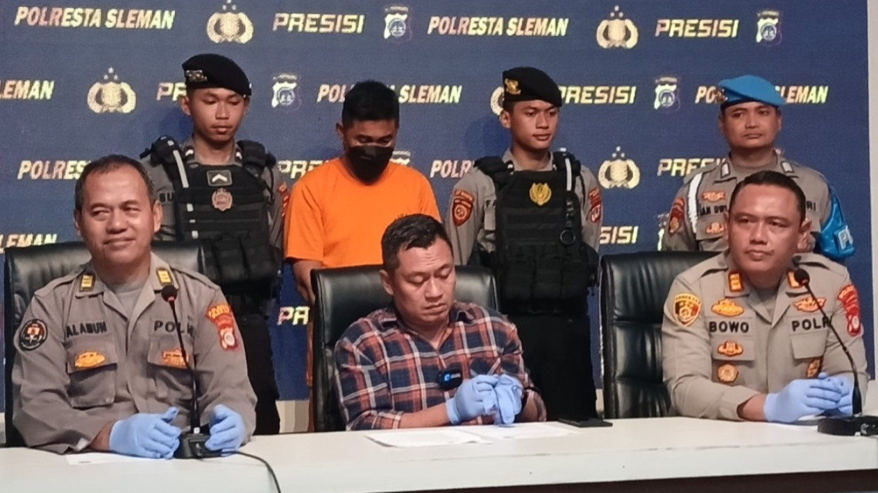 Tragis, Pria Pekerja Serabutan di Sleman Gorok Leher Perempuan Gegara Cinta Ditolak
            - galeri foto