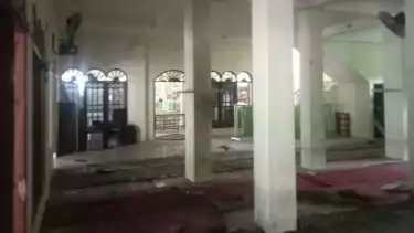 Kondisi masjid di SMAN 72 Jakarta usai ledakan, Jumat (7/11).
