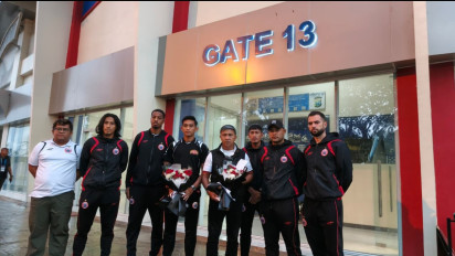 Jelang Laga Kontra Arema FC, Para Pemain Persija Jakarta Gelar Ziarah di Pintu 13 Stadion Kanjuruhan Malang