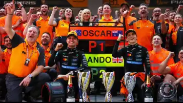 Lando Norris dan Oscar Piastri bersama tim McLaren