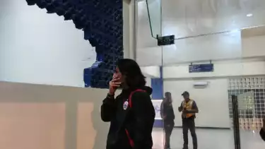 Momen Haru Hanif Sjahbandi di Depan Pintu 13