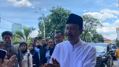 Menteri Sosial Jenguk Korban Ledakan Bom SMAN 72 Jakarta di RS Islam Cempaka Putih