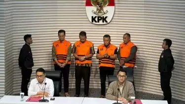 dr Yunus Mahatma, Direktur RSUD Dr Harjono Ponorogo (kiri)