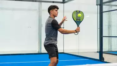 Rekomendasi raket padel merek Decathlon KUIKMA PR 190