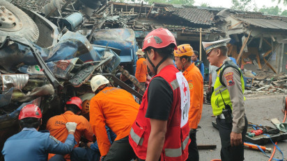 Kecelakaan Maut di Jalan Purworejo–Magelang, Truk Tangki Tabrak Warung dan Mobil, Satu Tewas