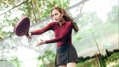 3 Inspirasi Outfit Main Padel ala Artis, Auto Bikin Penampilanmu Makin Hits di Lapangan