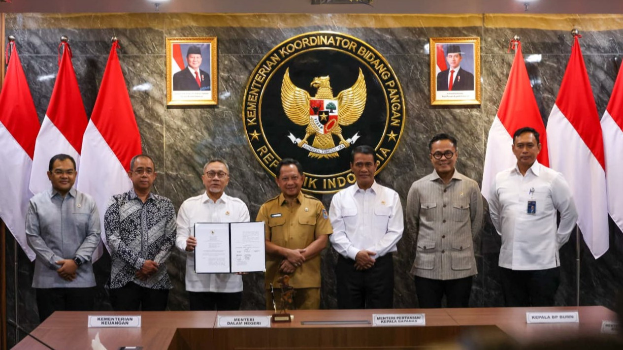 Mentan Ikut Teken SKB Percepatan Infrastruktur Pascapanen, Pastikan Hasil Petani Terserap Maksimal
            - galeri foto