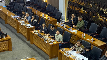 Momen Ariel NOAH Diminta Nyanyi Lagu ‘Separuh Aku’ di Rapat DPR