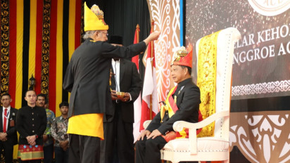 Mendagri Tito Terima Gelar Kehormatan "Petua Panglima Hukom" dari Lembaga Wali Nanggroe Aceh