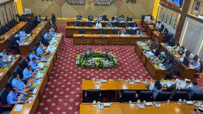 DPR Ungkap Banyak Dapur MBG Bentukan Polri Bermasalah: Sekolah Disuruh Pindah SPPG oleh Polisi