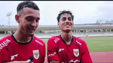 Rafael Struick (kanan)