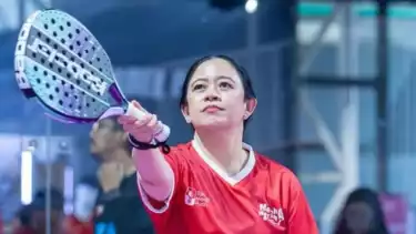 Puan Maharani menggunakan raket padel merek Babolat Counter Veron