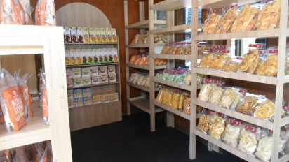 KAI Services Hadirkan Gerbong Oleh-Oleh di Loko Café Bandung