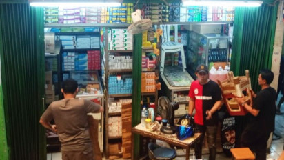 Pedagang Pasar Pramuka Protes Penutupan Sementara Kios oleh Pasar Jaya