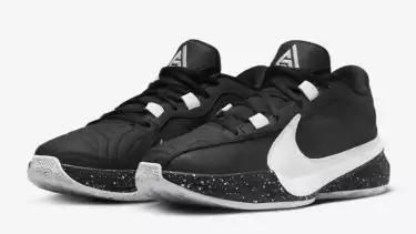 Sepatu padel Nike Zoom Freak 5 EP