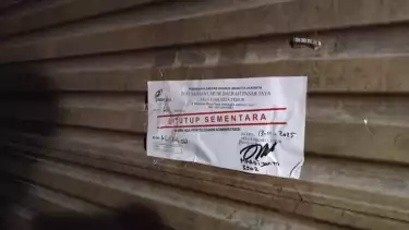 Penutupan Kios Pedagang Pasar Jaya oleh Perumda Pasar Jaya