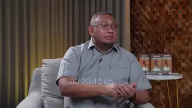 Andre Rosiade dalam podcast bersama dr Richard Lee, saat menjelaskan perceraian Azizah Salsha dan Pratama Arhan