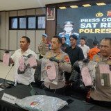 Dua Pelaku Pembunuhan Sopir Taksi Online di Tol Jagorawi Lari ke Ciamis, Ditangkap Saat Lakukan Ritual di Pemakaman