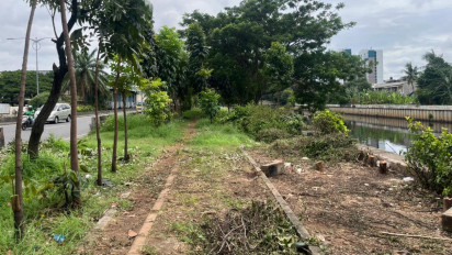 Melihat Kondisi Taman Daan Mogot yang Diduga Jadi Tempat Prostitusi Gay, Sampah Bungkus Obat Kuat Hingga Alat Kontrasepsi Masih Berserakan