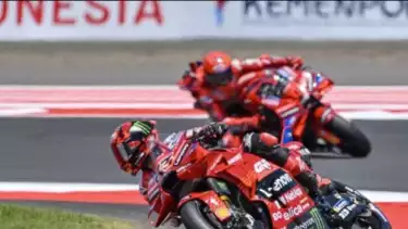 Pembalap Ducati Lenovo Francesco Bagnaia dan Marc Marquez