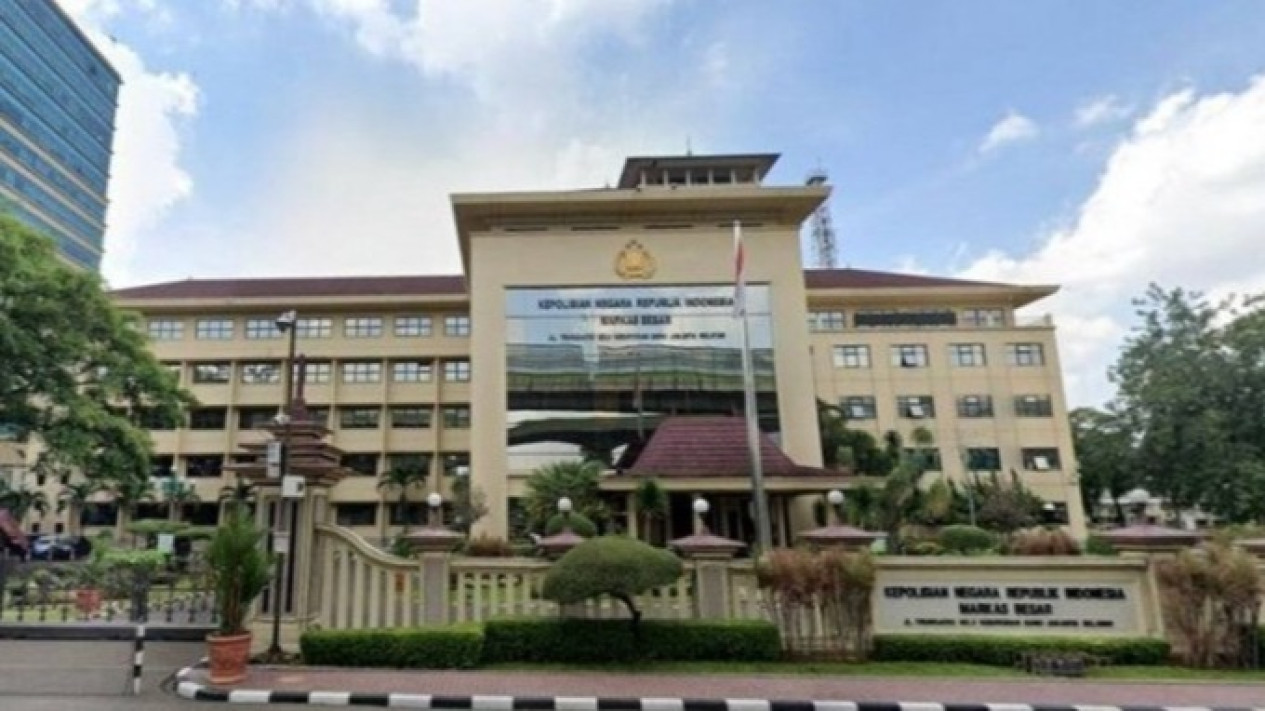 BEM UI Geruduk Mabes Polri! Tuntut Bripda Mesias Dihukum Berat Hingga Copot Kapolri
            - galeri foto