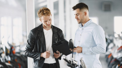 Wajib Baca Sebelum Beli Motor Bekas! Trik Cek Knalpot Ngebul dan Mesin Bocor Tanpa Perlu Ahli