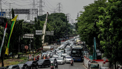 Berita Foto: Macet Parah di Jalan D.I Panjaitan Jakarta Timur akibat Proyek Saluran Pipa