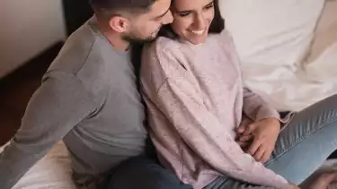 Punya Kewajiban Menyenangkan Suami, Apakah Boleh Suami Minum ASI Istri?