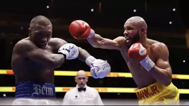 Chris Eubank Jr memberikan serangan untuk Conor Benn di duel tinju dunia.