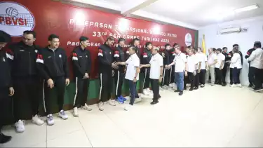 PBVSI melepas Timnas Voli Indonesia untuk menjalani pemusatan latihan atau TC ke China, sebagai persiapan jelang tampil di SEA Games 2025, di Padepokan Voli Jenderal Polisi Kunarto, Sentul, Bogor, pada Sabtu (15/11/2025) malam WIB.