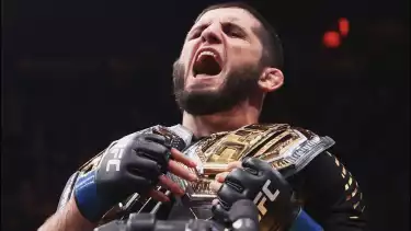 Islam Makhachev berhasil menjadi juara kelas welter di UFC 322.