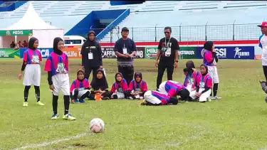 Kompetisi Sepakbola putri MilkLife Soccer Challenge (MLSC) Malang Seri 1 yang diselenggarakan di Stadion Gajayana, Kota Malang, Jawa Timur.