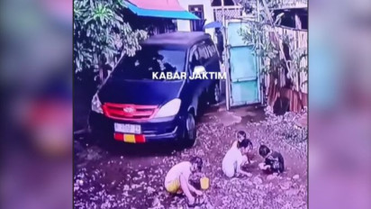 Viral Video Detik-detik Mobil Tabrak Bocah Sedang Main di Jaktim, Bagaimana Nasib Keempat Anak?