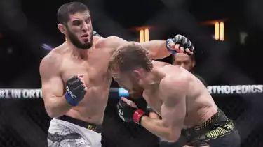 Islam Makhachev vs Jack Della Maddalena di UFC 322