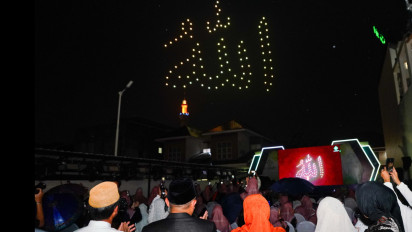 Pesantren Digipreneurs "Al-Yasmin" Surabaya Pecahkan Rekor MURI untuk Konfigurasi Drone Terbanyak