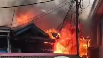 Warga Panik dan Bingung saat Dengar Dentuman Besar Berujung Kebakaran Hebat di Palmerah, Ketua RW: Titiknya Di Mana-mana