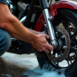 Hanya Campurkan 2 Bahan Murah Ini, Ban Motor yang Usang Langsung Kinclong Kembali Seperti Baru