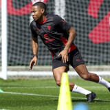 Igli Tare Terancam Jadi Kambing Hitam di AC Milan, Transfer Aneh Jashari dan Nkunku Mulai Dipertanyakan