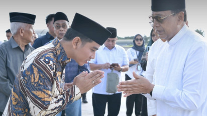 Ikut Lepas Keberangkatan Jenazah Istri Wiranto, Gibran Sampaikan Belasungkawa