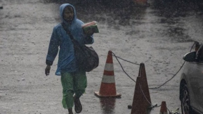 Teks Khutbah Jumat Singkat Desember 2025: Dari Bencana Banjir dan Longsor, Hujan Rahmat atau Azab?