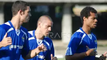 Striker Persib Bandung Rafael Bastos bersama Lorenzo Cabanas dan Hilton Moreira