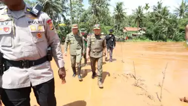Tinjau Penanganan Longsor di Cilacap, Mendagri: Penanganannya Sudah Sistematis
