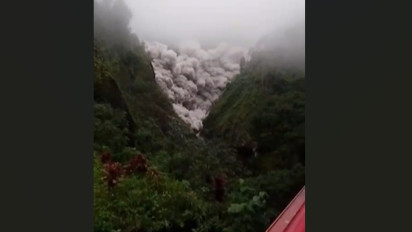 BREAKING NEWS: Gunung Semeru Status Awas, Warga Diminta Lakukan Hal Ini