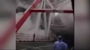 Dahsyatnya Banjir Material Vulkanik Hantam Jembatan Perak