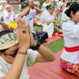 Berita Foto: Umat Hindu Laksanakan Persembahyangan Galungan
