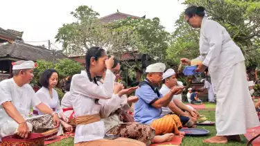Berita Foto: Umat Hindu Laksanakan Persembahyangan Galungan