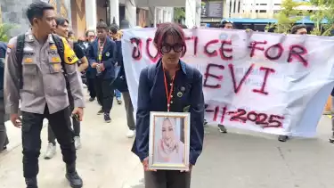 Mahasiswa Untag Semarang datangi Polda Jateng minta polisi transparan mengungkap kasus meninggalnya dosen Untag, yang diduga ada sangkut pautnya dengan oknum polisi.