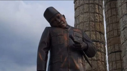 Patung Soekarno di Indramayu Rusak Tertimpa Tenda, Pemkab Langsung Turunkan dan Perbaiki Total