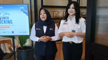 Plt. Direktur Utama KAI Service, Ririn Widi Astutik dan Director of Consumer Business KAI Service, Lies Permana Lestari.